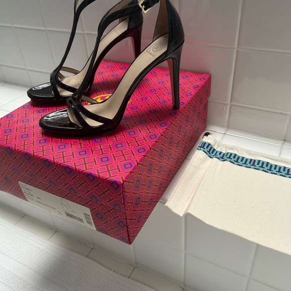 Tory Burch Black Women's Shelley sandal/heel - Picture 5 of 9